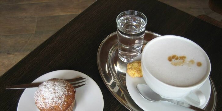Pro hezčí den: káva Lavazza a sladký dortík dle výběru