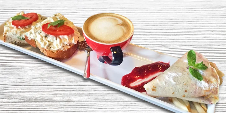 Snídaně či svačinka v Bistrotu - chléb s pomazánkou, palačinka a teplý nápoj