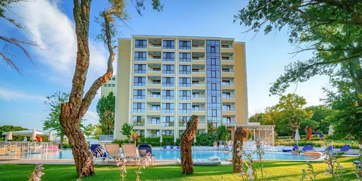 Každý pokoj má terasu či balkon.