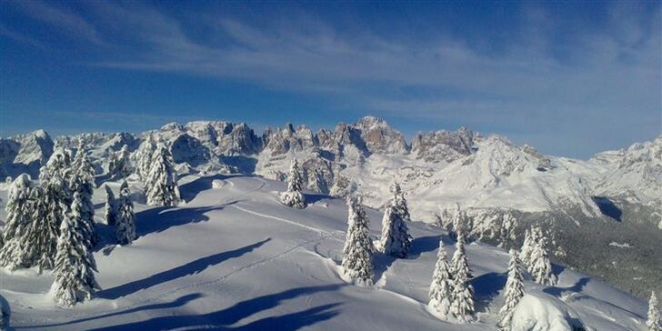 Parádní lyžovačka v Itálii: Ubytování s polopenzí, autobusová doprava i skipas