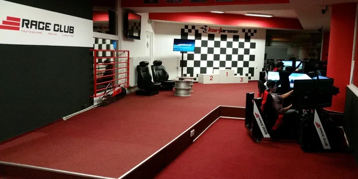 Chopte se volantu a podmaňte si závodní okruh na simulátoru Race Club