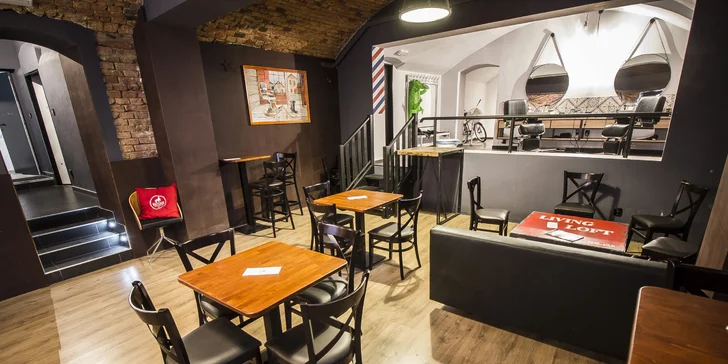 Pro pány, co o sebe dbají: Profi úprava vousů a účesu v pravém barber shopu