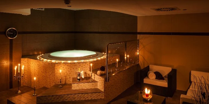 Romantika v Hluboké nad Vltavou: 4* zámecký hotel, wellness i večeře