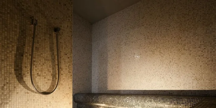 Romantika v Hluboké nad Vltavou: 4* zámecký hotel, wellness i večeře