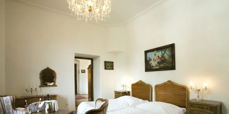 Romantika v Hluboké nad Vltavou: 4* zámecký hotel, wellness i večeře