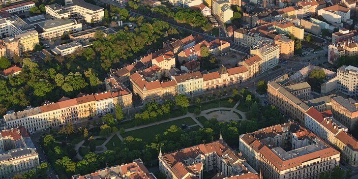 Brno z ptačí perspektivy: Let vrtulníkem až pro 3 osoby s možností pilotování