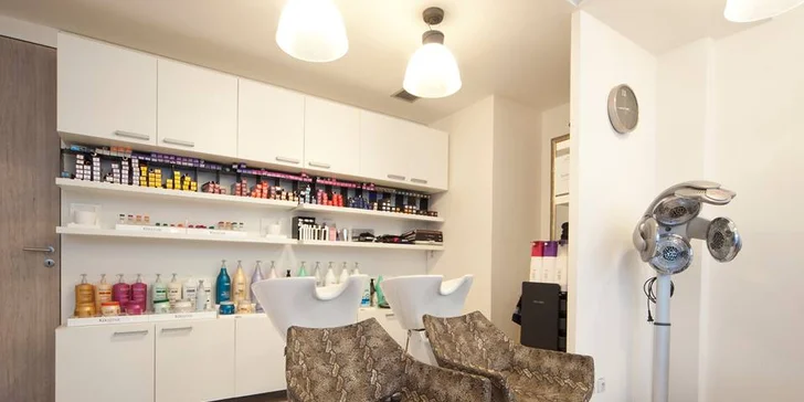 Šmrncovní dámský střih s barvou či melírem z exkluzivního salonu Bello