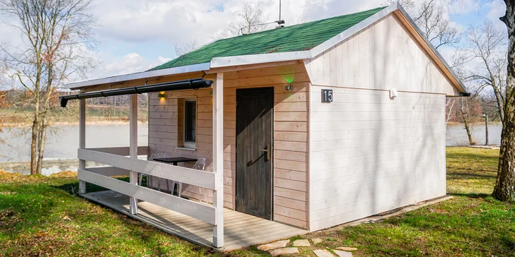 Resort je plný nově rekonstruovaných chatek, kde si užijete klídek a relax ve dvou nebo třeba s celou rodinou.