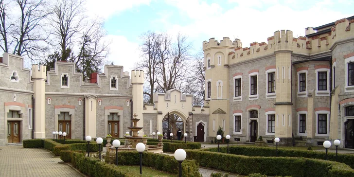 Romantika v Hluboké nad Vltavou: 4* zámecký hotel, wellness i večeře