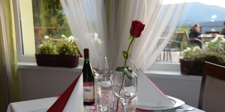 Beskydská romantika v horském hotelu - sauna, sekt i skvělé bio steaky