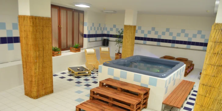 2hodinový relax v soukromém wellness s vířivkou a saunou pro dva