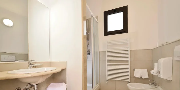 Samozřejmostí je koupelna se sprchou nebo vanou a WC.