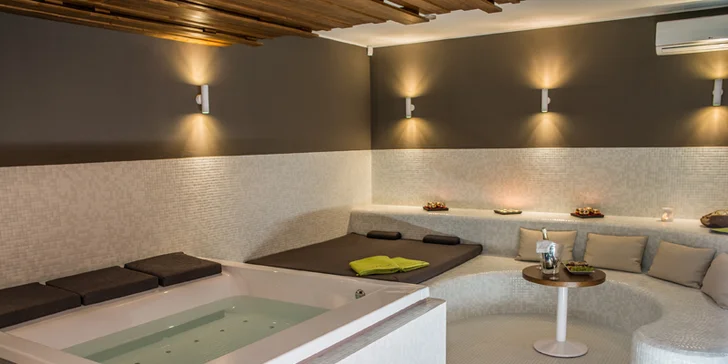 Privátní SPA pro 2 s vířivkou, saunou, sektem i celotělovou masáží