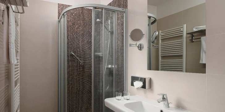 v ponuke je aj apartmán Junior Suite (42–45 m²), ktorý je priestrannejší a luxusnejší.