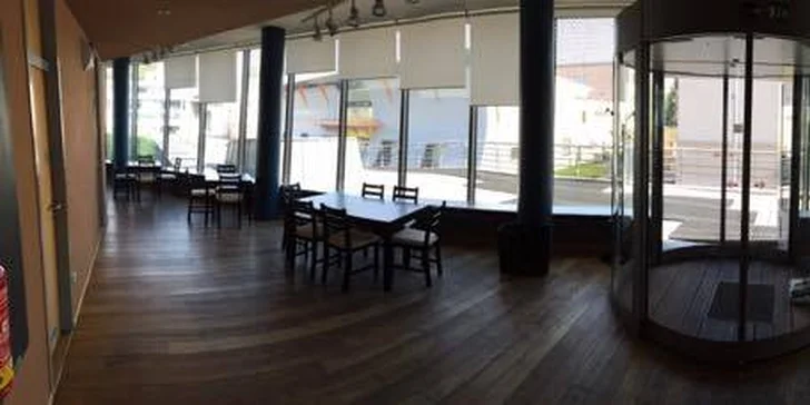 Dvě kávy nebo dva dorty a káva v Campus Cafe