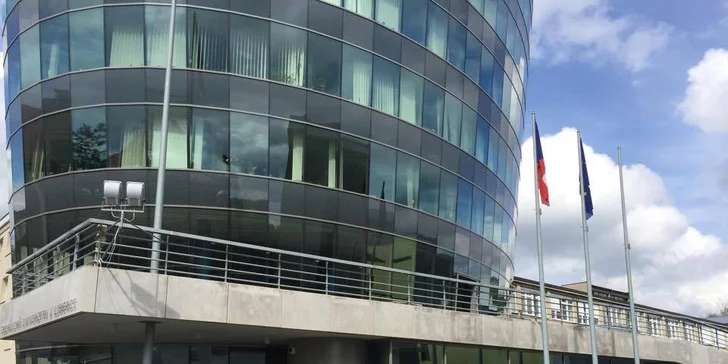 Dvě kávy nebo dva dorty a káva v Campus Cafe
