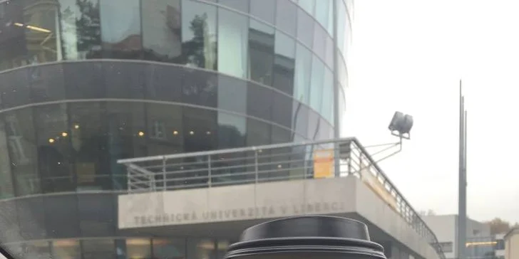 Dvě kávy nebo dva dorty a káva v Campus Cafe