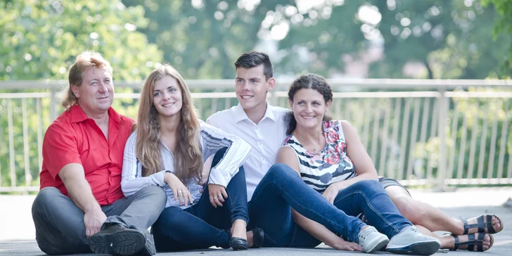 Neztraťte vzácné vzpomínky: focení v exteriéru pro rodiny, páry i snoubence