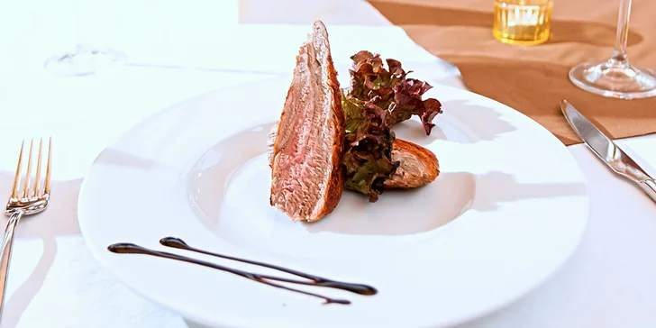 Vytříbená večeře pro 2 labužníky: Panenka či kuřecí steak s pečenými brambůrky