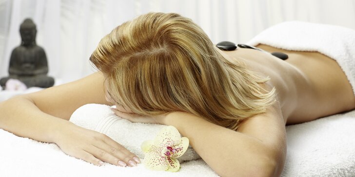 Hodinová relaxace: Masáž lávovými kameny nebo čokoládová masáž