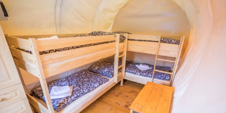 Dostavníky, chaloupky i teepee jsou na výběr pro 2 nebo 4 osoby.