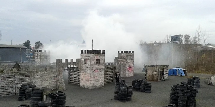 Zažijte pořádnou dávku adrenalinu při paintballové střílečce v Piraňa Paintball