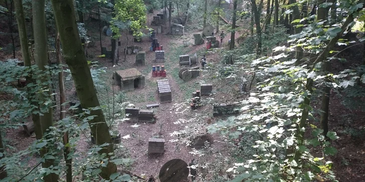 Neomezená hra paintballu včetně kuliček a vybavení v Aiglově lomu