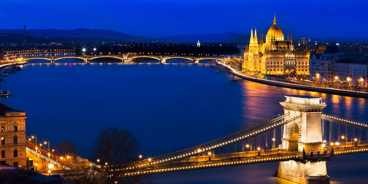 Adventní Budapešť: vánoční trhy či secesní lázně Széchényi