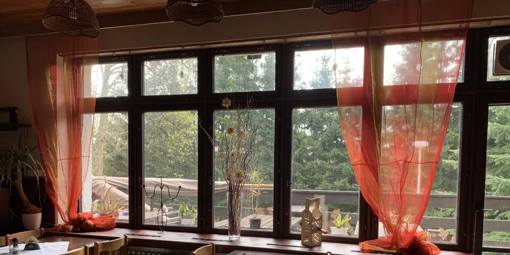 Restaurace je prostorná a pohodlně si tu vychutnáte bohatou polopenzi.