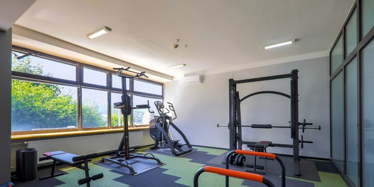 V ceně máte také neomezené využití fitness a ping-pongu, za příplatek si můžete zahrát kulečník.