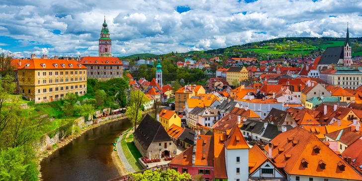 Český Krumlov je klenotem sám o sobě, a tak za zážitky a procházkami není třeba chodit daleko.