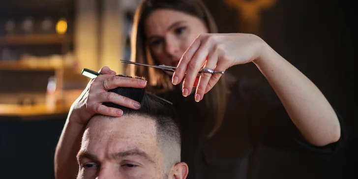 Počas vašej návštevy vám barberka vykúzli klasický účes alebo moderný fade