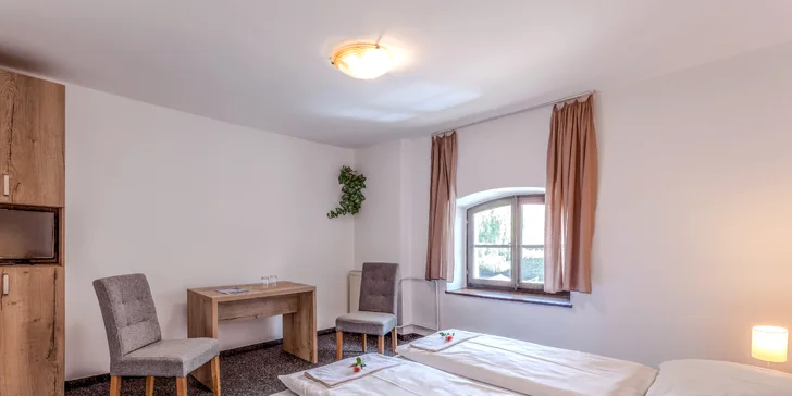  Zabydlíte se v komfortním pokoji, který i přes moderní vymoženosti typu Wi‑Fi připojení nezapře pravého selského ducha.
