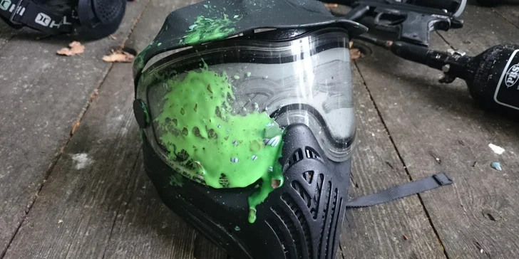 Neomezená hra paintballu včetně kuliček a vybavení v Aiglově lomu