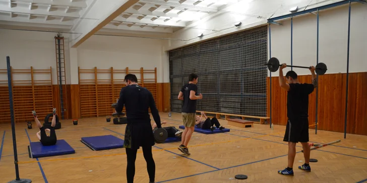 Dostaňte se do formy na funkčním tréninku CrossFit: 1 vstup nebo permice