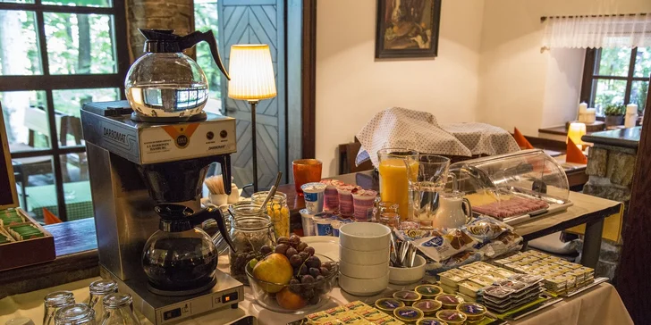 Pobyt se snídaněmi a menu pro 2 ve valašské kolibě s vyhlášenou restaurací