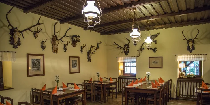 Pobyt se snídaněmi a menu pro 2 ve valašské kolibě s vyhlášenou restaurací