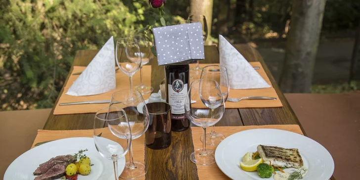 Pobyt se snídaněmi a menu pro 2 ve valašské kolibě s vyhlášenou restaurací