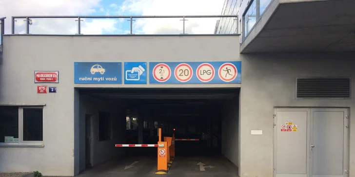 Ruční mytí vašeho vozu dle výběru s možností tepování