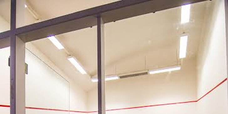 Hodinový vstup pro 2 osoby na squash v centru Brna