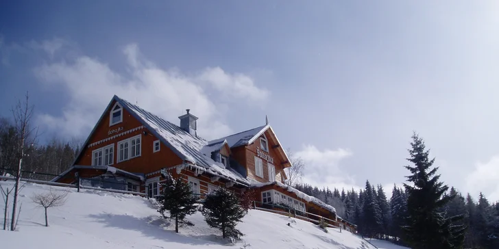 Zima pro pravé horaly: Roubená chalupa v Peci pod Sněžkou
