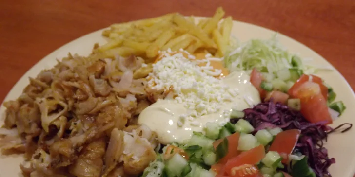 Znamenitý turecký kebab: Kuřecí, telecí nebo mix a k němu nealko nápoj