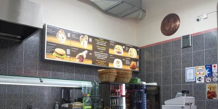 Znamenitý turecký kebab: Kuřecí, telecí nebo mix a k němu nealko nápoj