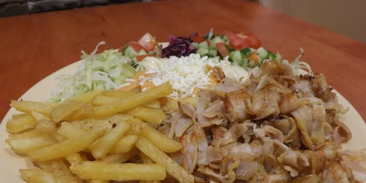 Znamenitý turecký kebab: Kuřecí, telecí nebo mix a k němu nealko nápoj