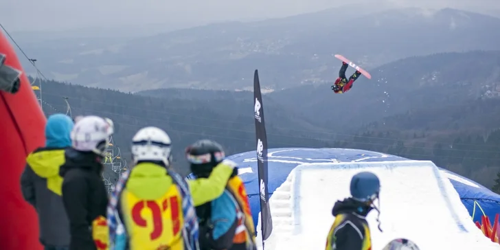 Naučte se salto za den: skok do air bagu na lyžích nebo snowboardu