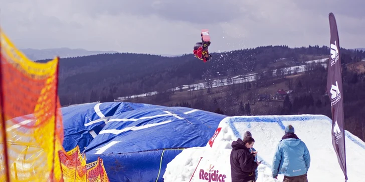 Naučte se salto za den: skok do air bagu na lyžích nebo snowboardu