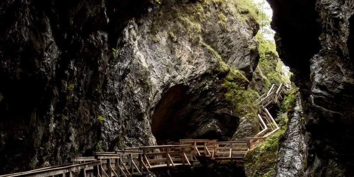 Zamiřte třeba k soutěsce Sigmund-Thun-Klamm.