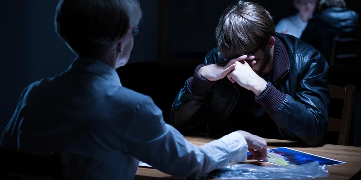 Únikovky obestřené záhadami: duchařská Škola Silent Hill a detektivní Advokát