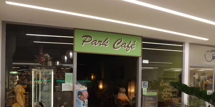 Sladká chvilka klidu: Libovolný dezert, káva a voda z Park Café