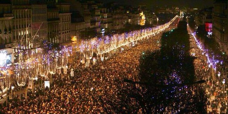 Oslavte Silvestr v Paříži: Cesta autokarem, noc v hezkém hotelu a služby průvodce